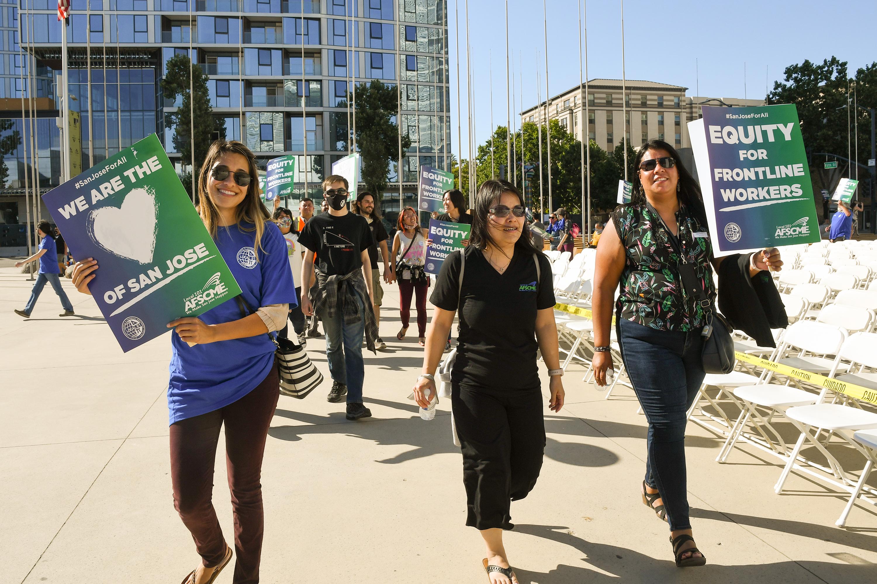 San Jose student workers protest mall parking fees - San José Spotlight