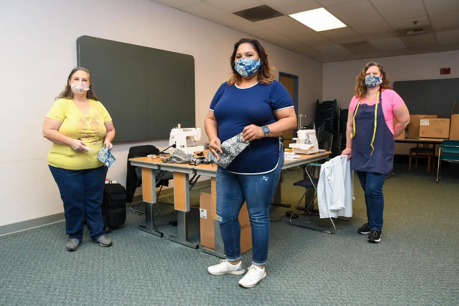 l258-food-service-workers-masks.jpg